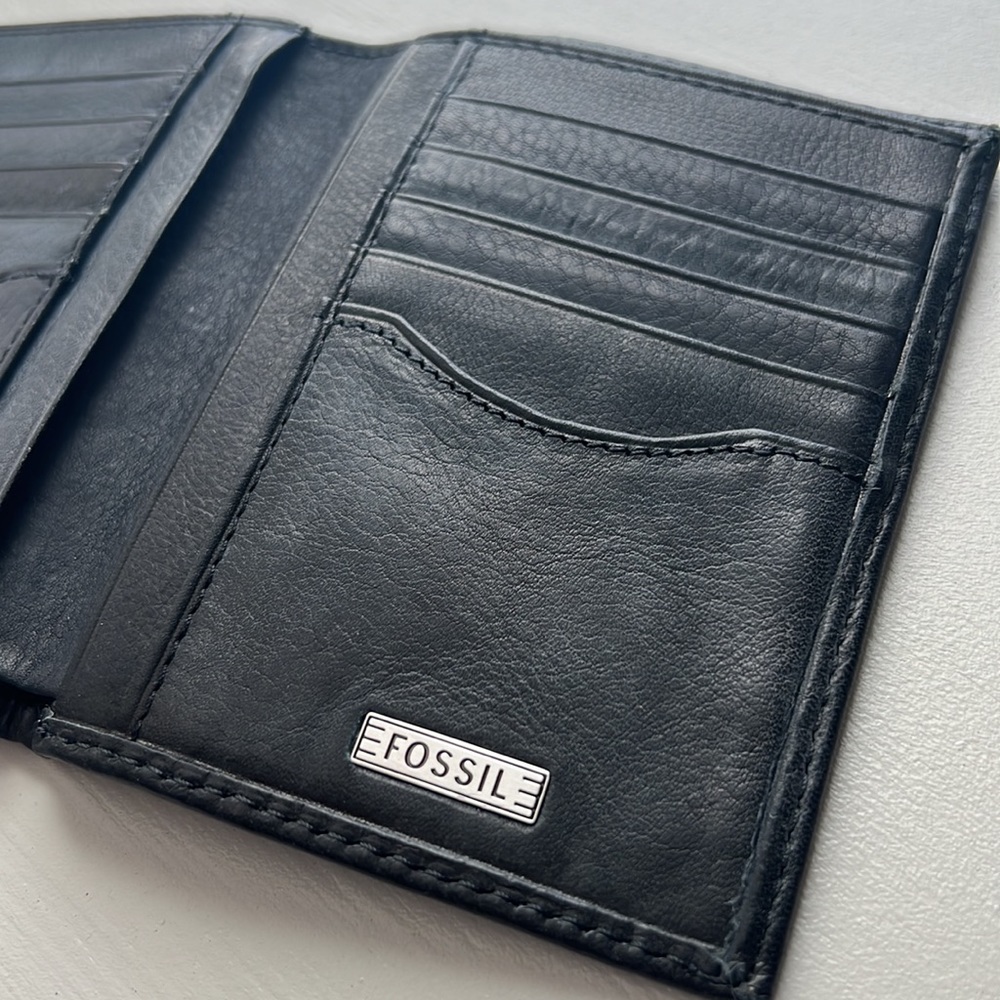 Men’s Fossil Leather Wallet - Picture 6 of 10